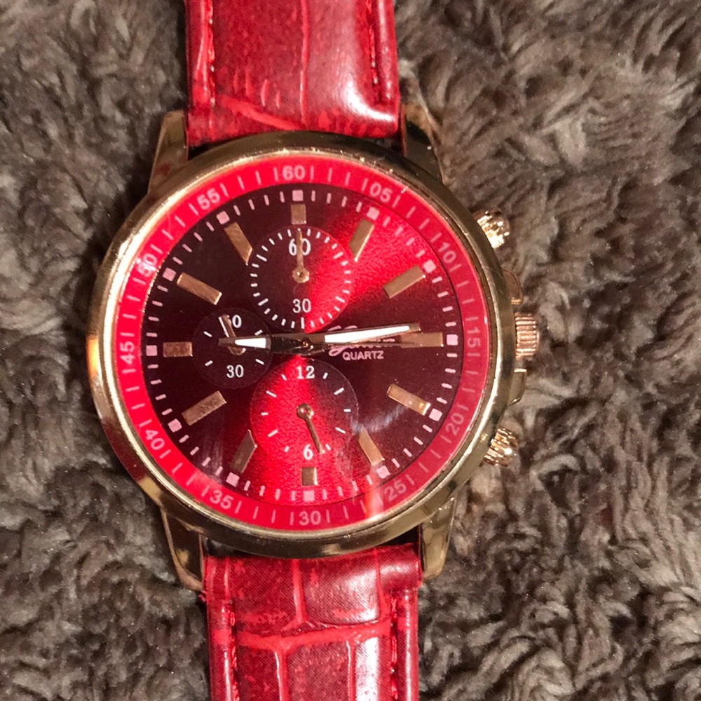 Quartz Red ⏰ Watch